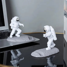 Load image into Gallery viewer, Astronaut Phone Holder