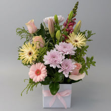 Load image into Gallery viewer, Florist Choice Posie Box