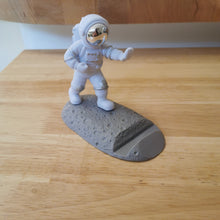 Load image into Gallery viewer, Astronaut Phone Holder