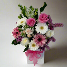 Load image into Gallery viewer, Florist Choice Posie Box
