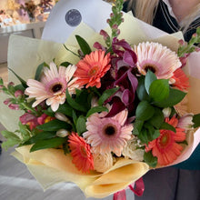 Load image into Gallery viewer, Florist Choice Bouquet