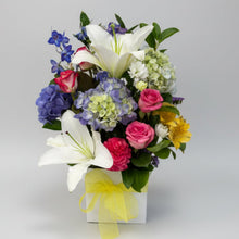 Load image into Gallery viewer, Florist Choice Posie Box