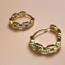 Load image into Gallery viewer, Chainlock - 18k gold plated Huggies
