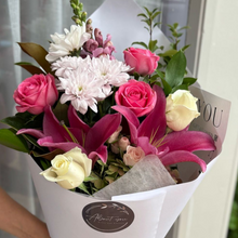 Load image into Gallery viewer, Spring Blush Bouquet