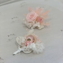 Load image into Gallery viewer, Buttonhole in blush