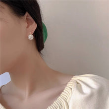 Load image into Gallery viewer, Simple Pearl Earrings