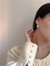Load image into Gallery viewer, Simple Pearl Earrings