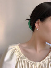 Load image into Gallery viewer, Simple Pearl Earrings