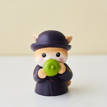 Load image into Gallery viewer, Art Cats Decorative Ornament- World Masterpiece