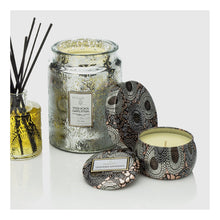 Load image into Gallery viewer, VOLUSPA Yashioka Gardenia Decorative Candle