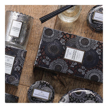 Load image into Gallery viewer, VOLUSPA Yashioka Gardenia Decorative Candle