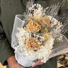 Load image into Gallery viewer, Lace White &amp; Cream Bouquet
