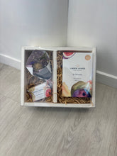 Load image into Gallery viewer, Amber Fig Gift Pack - Linden Leaves
