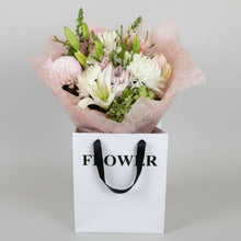Load image into Gallery viewer, Florist Choice Posies In Bag
