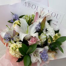 Load image into Gallery viewer, Pastel Bouquet

