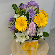 Load image into Gallery viewer, Florist Choice Posie Box
