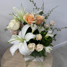 Load image into Gallery viewer, Florist Choice Posie Box
