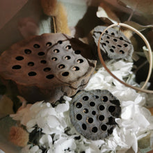 Load image into Gallery viewer, Lotus Blanc Bouquet
