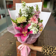 Load image into Gallery viewer, Thank you mum - PINK and White Bouquet
